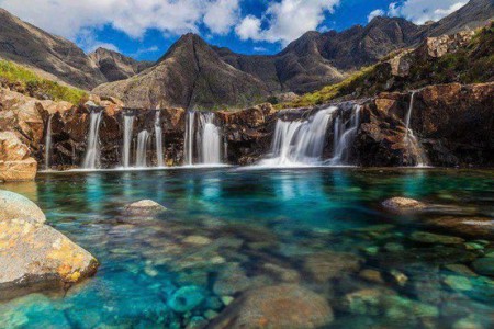 Las piscinas de hadas en el Top - Isla de Skye, Escocia